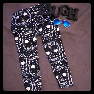 Sugar skull cropped leggings super soft and cute